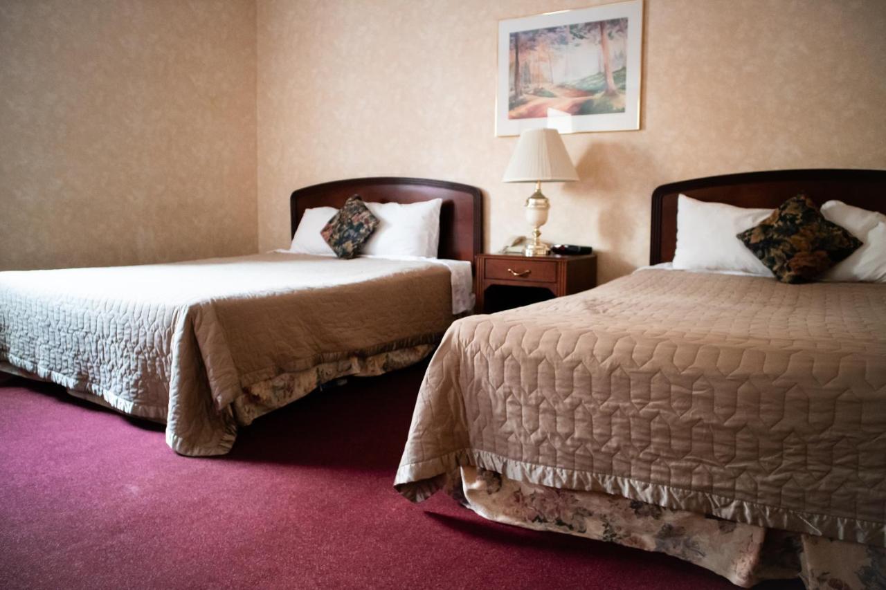 Royal Inn And Suites At Гуэлф Экстерьер фото